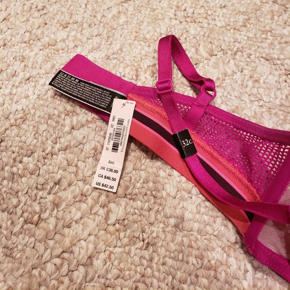 NWT Victoria's Secret Sexy Sports Bra - Picture 2 of 4